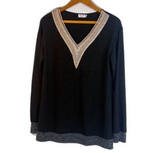 Halife Lace Vneck Lightweight Gray Sweater Neutral Feminine Size Medium Boho‎